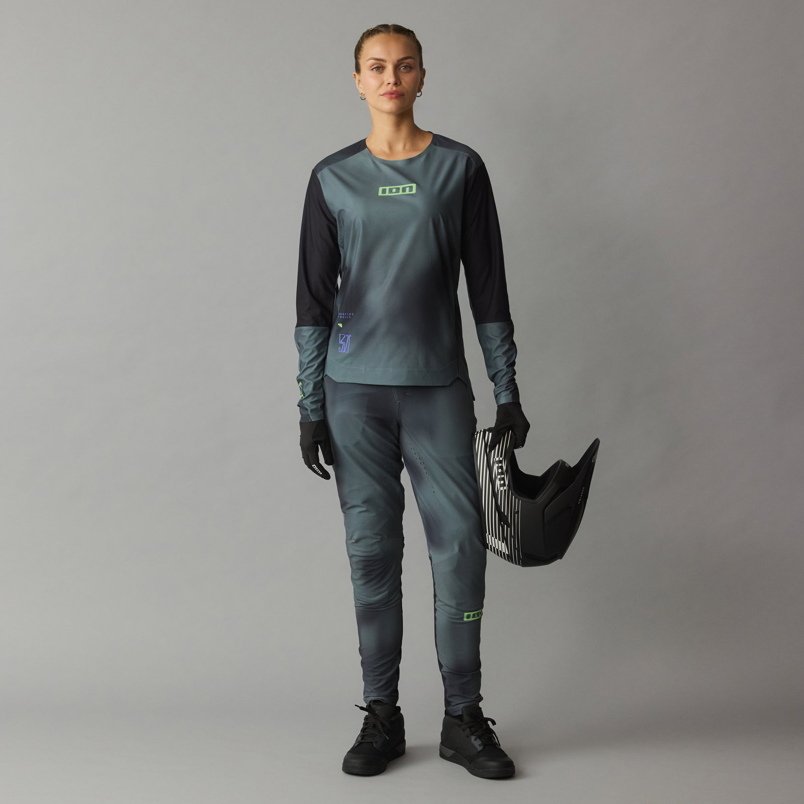 ION Scrub UTAH cycling pants in dark charcoal grey on model with helmet and gloves for freeride MTB