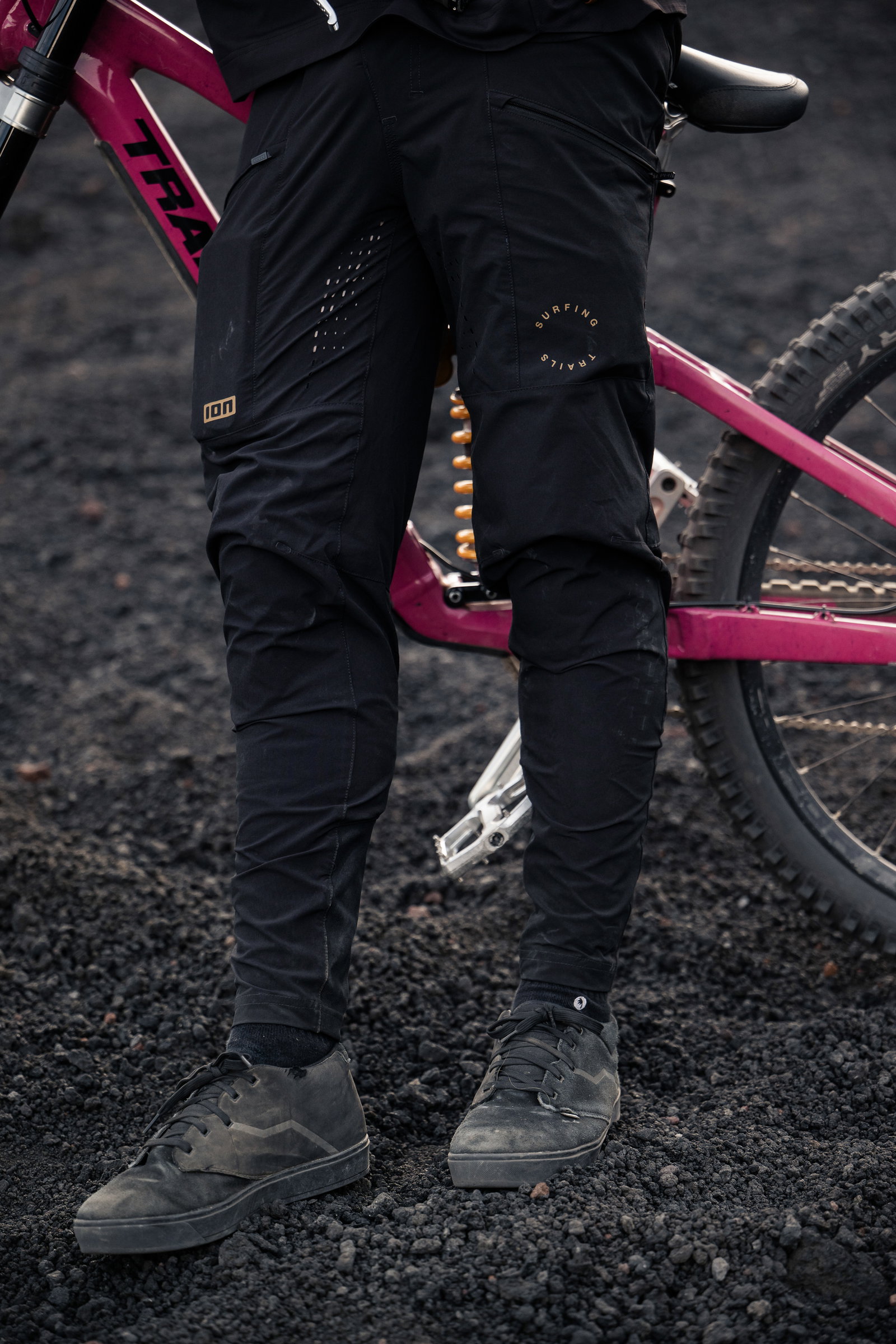 ION Bike Scrub cycling pants in black during mountain biking on a gravel trail