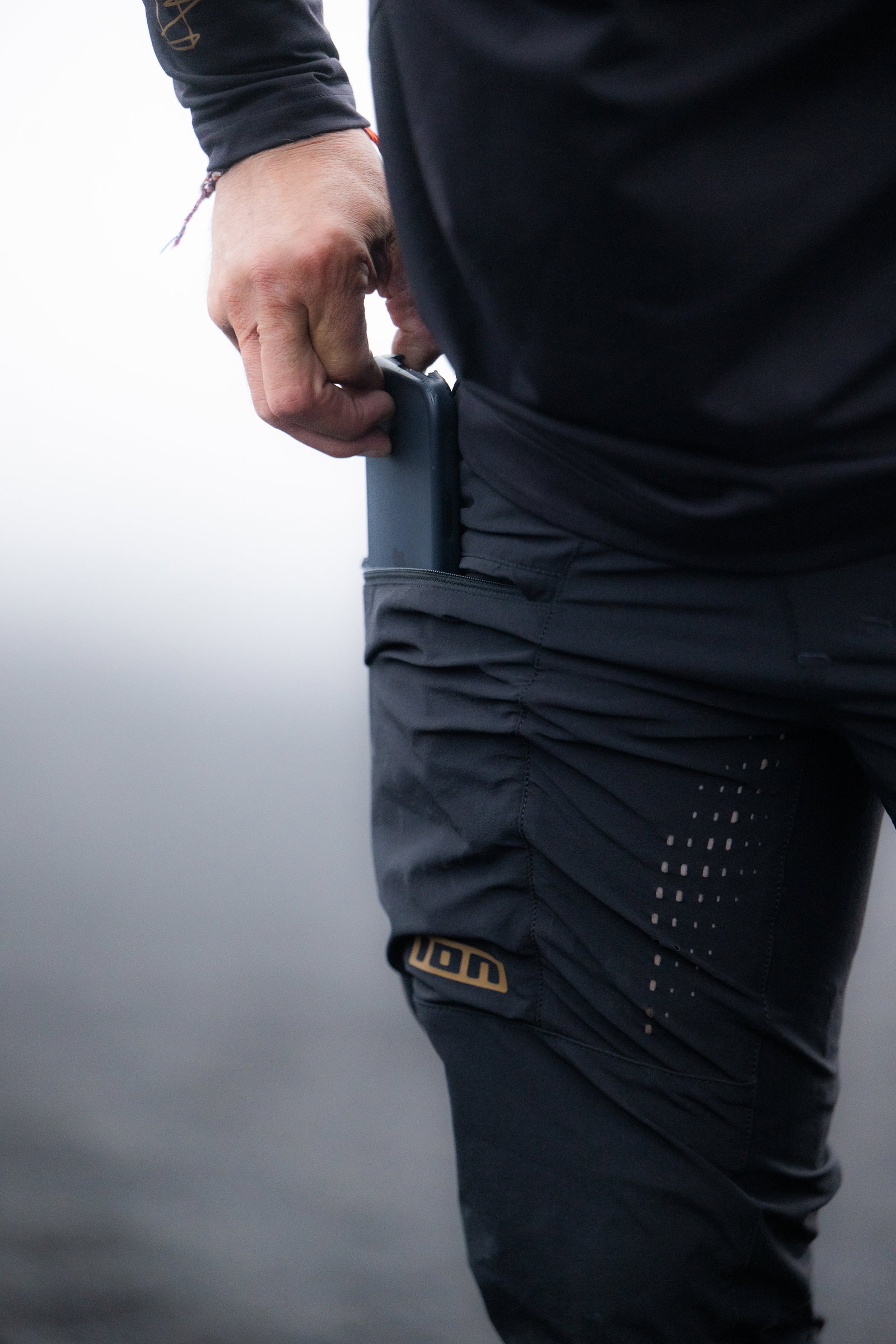 ION Bike Scrub cycling pants in dark charcoal with laser-cut ventilation and thigh pocket for mountain biking