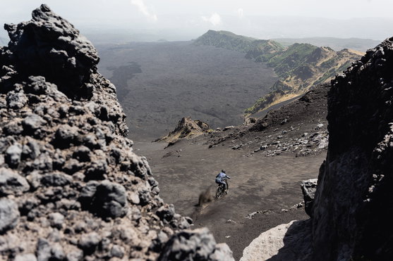 ION_Bike_Jersey-Scrub-UTAH-LS-unisex_Action-Shots_4