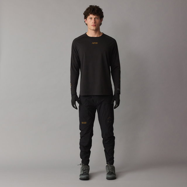 ION_Bike_Jersey-Scrub-LS-unisex_Model-Pictures_2