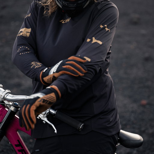 ION_Bike_Jersey-Scrub-LS-unisex_Model-Pictures_6