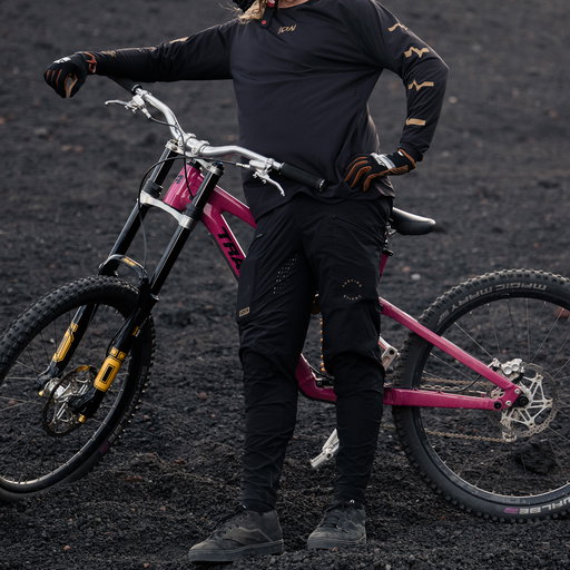 ION_Bike_Jersey-Scrub-LS-unisex_Model-Pictures_7