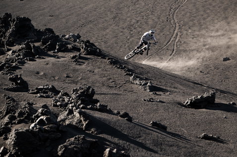 ION Ionic SS Merino short-sleeve cycling jersey men during mountain biking on volcanic terrain
