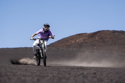 ION Bike Ionic SS Lyocell short-sleeve jersey in lavender during mountain biking on volcanic terrain