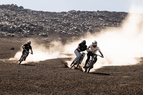 ION Bike K-Pact SQ knee pads during mountain biking on volcanic terrain