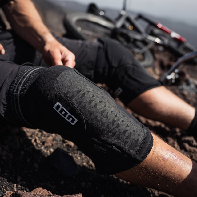 ION_Bike_Knee-Pads-K-Pact-SQ-unisex_Model-Pictures_3
