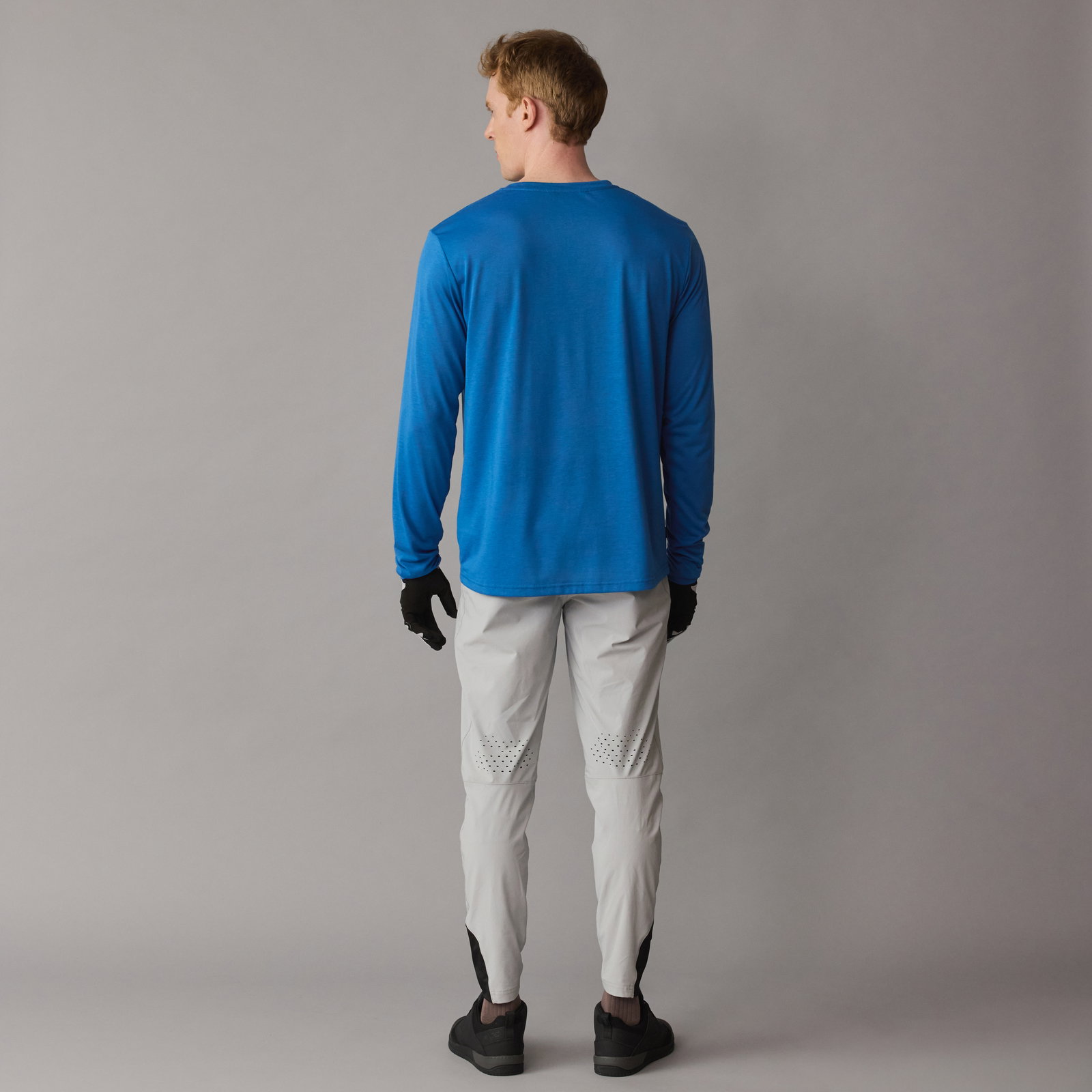 ION S_Ionic long-sleeve cycling jersey for men in ocean blue – back view on model