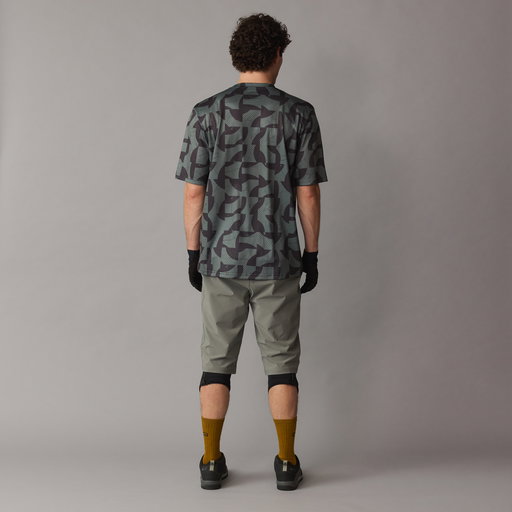 ION_Bike_Jersey-Ionic-SS-Mesh-AOP-unisex_Model-Pictures_3