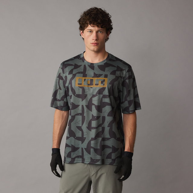 ION_Bike_Jersey-Ionic-SS-Mesh-AOP-unisex_Model-Pictures_1