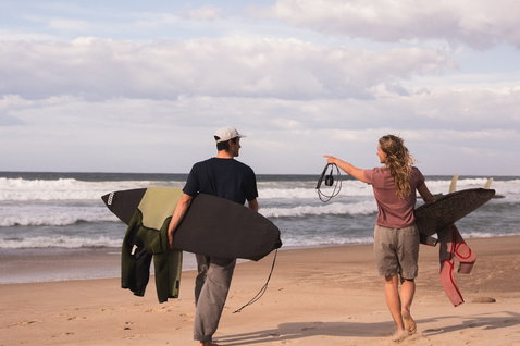 ION HD Cotton Shorts unisex during wave riding at the beach in grey