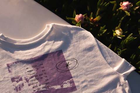 ION Tee Vibes women's short-sleeve organic cotton T-shirt in white with mauve graphic print