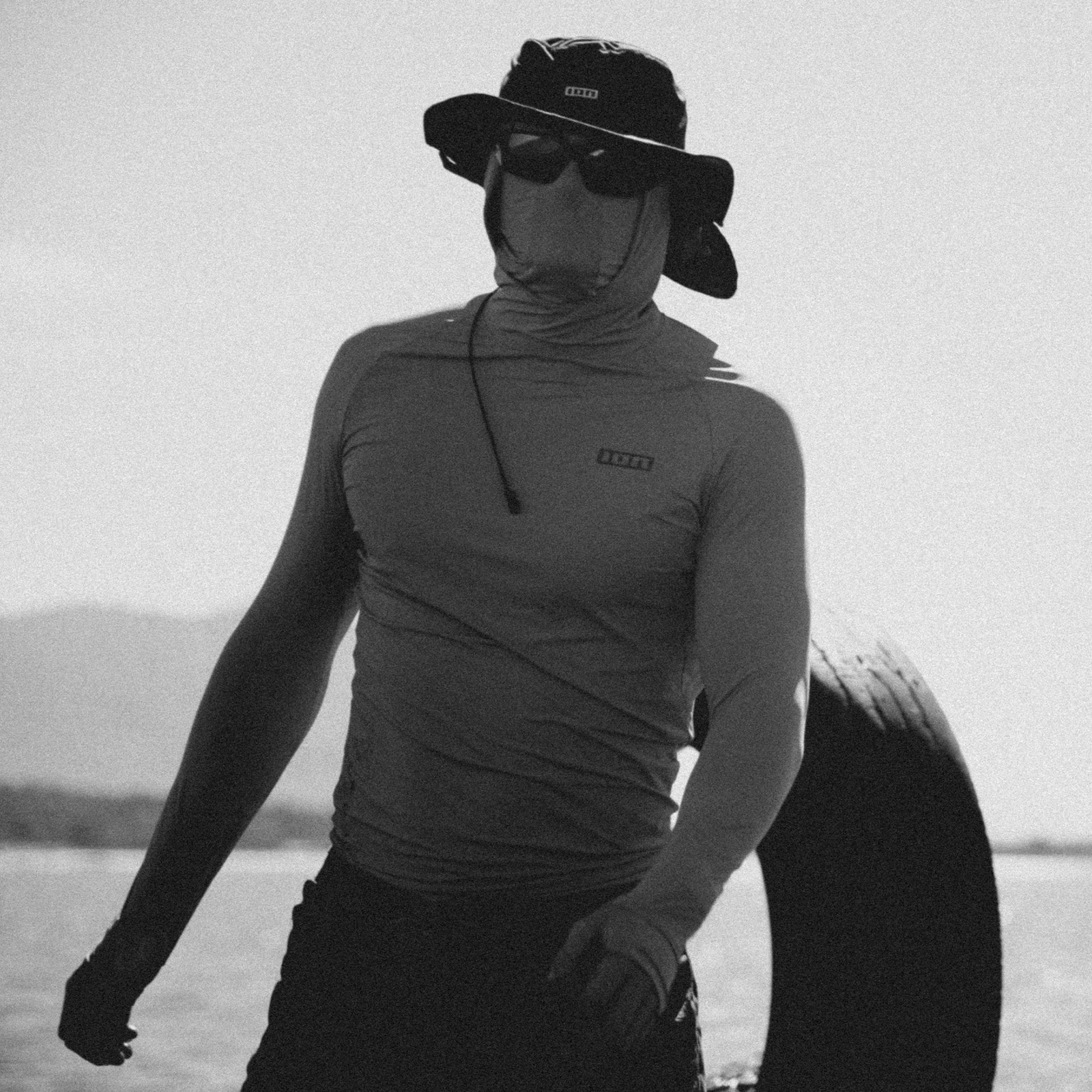 ION Beach Hat bucket hat with neck shade during kitesurfing at the ocean in black