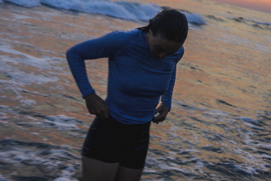 ION_Water_Rashguard-LS-women_Action-Shots_4