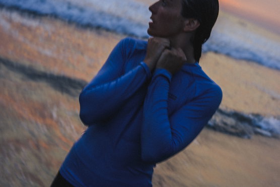 ION_Water_Rashguard-LS-women_Action-Shots_3