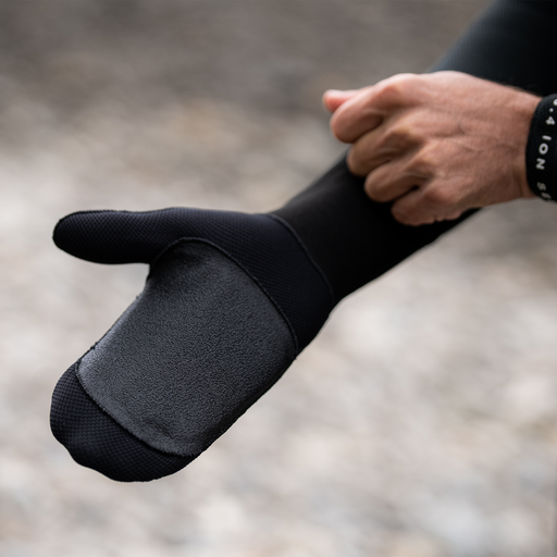 ION Arctic Mitten 5/4 neoprene mitten in black, palm detail view
