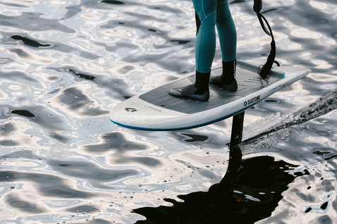 ION Feelgood Socks 4/3 neoprene socks in black during foiling on the water