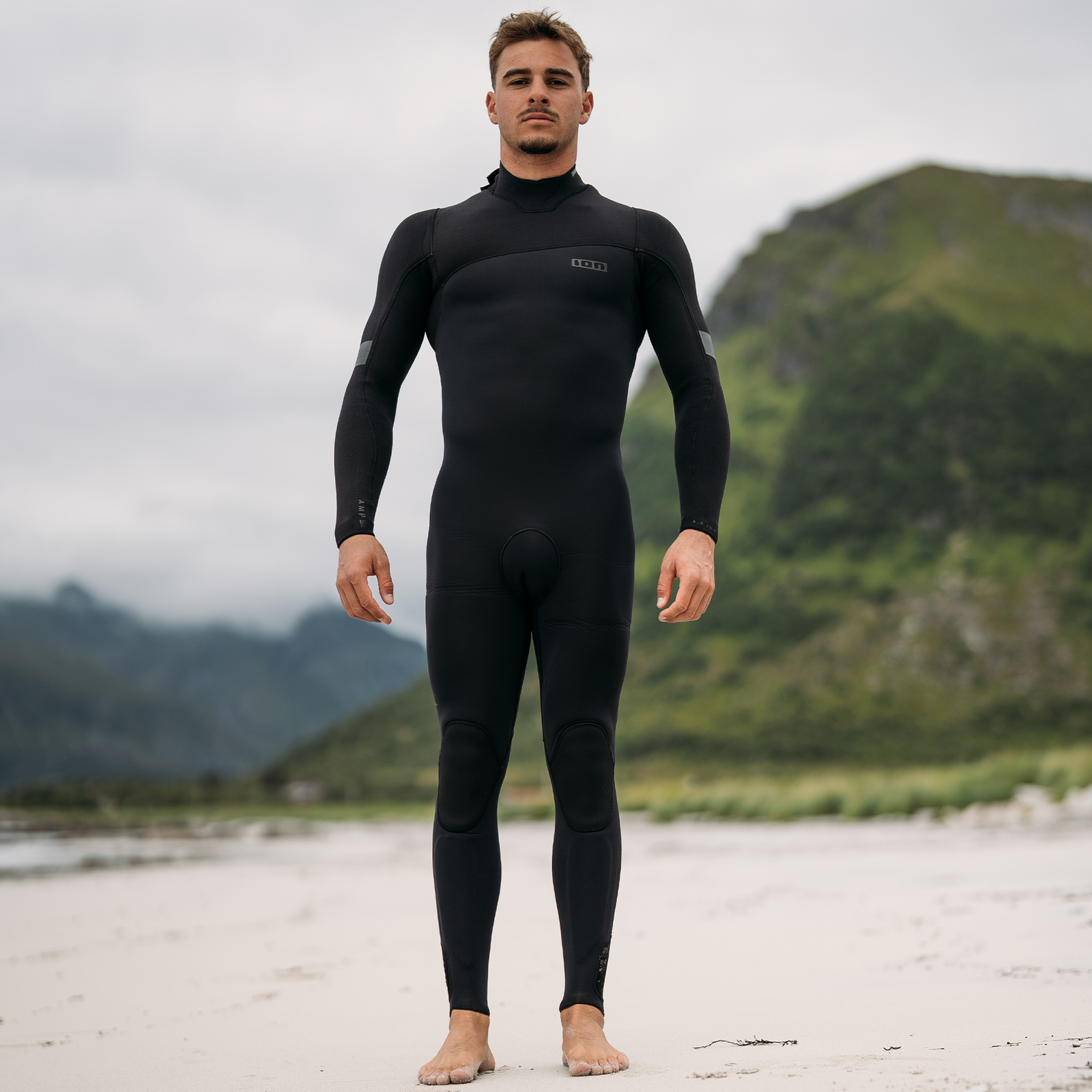 ION Seek Amp 4/3mm back-zip fullsuit men in black