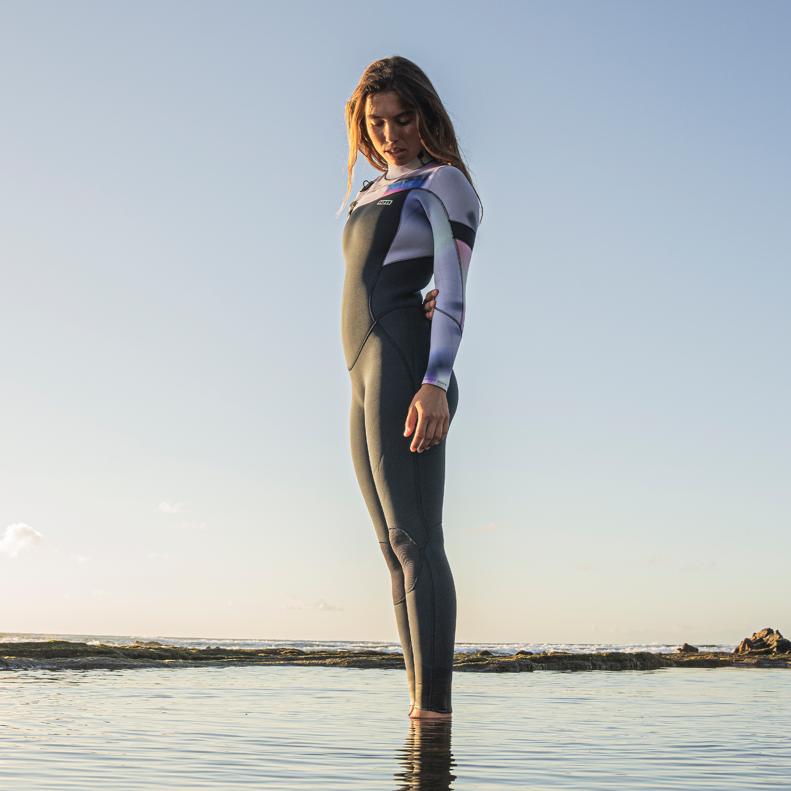 ION Amaze Core 4/3mm front-zip women's fullsuit in deep sea, light blue and grey