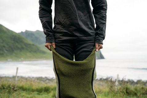 ION Water Surf Shield Bottom Tights Short during wave surfing at the coast in black and olive green
